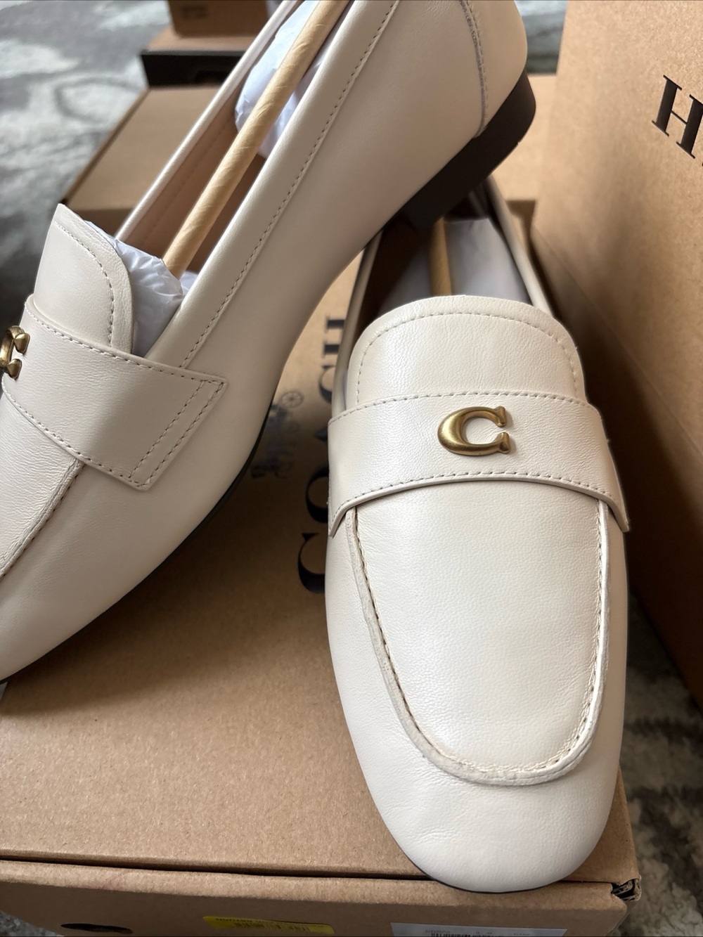 COACH Women’s Sculpted C Logo Round Toe Leather Loafers Chalk Color Size-7.5 New - Picture 6 of 12